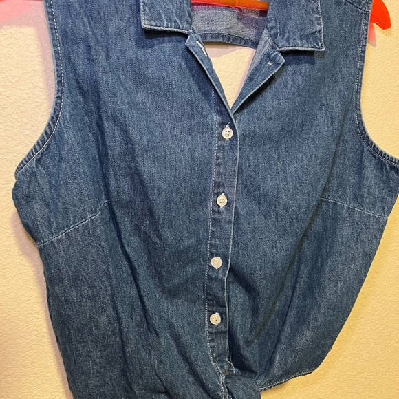 Denim Sleeveless Button-Up Top - Picture 2 of 4